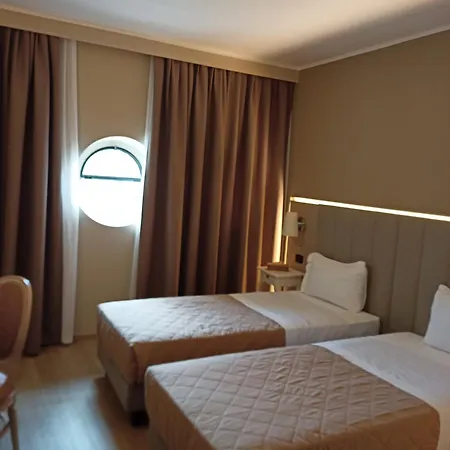 Hotel Villa Malpensa Vizzola Ticino Exterior foto